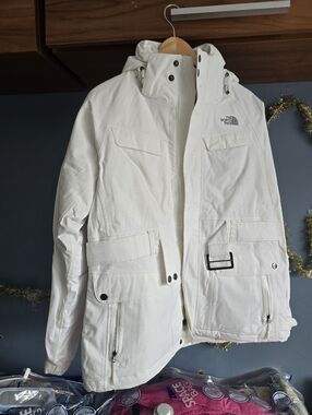 The North Face Women's White Hooded Winter Ski Jacket M